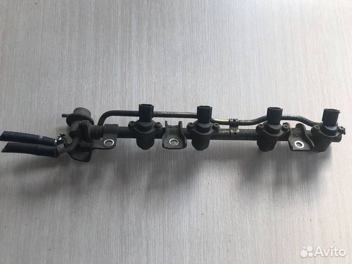 Рейка топливная (рампа) Nissan Almera