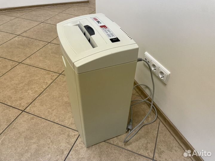 Уничтожитель бумаги шредер Hsm