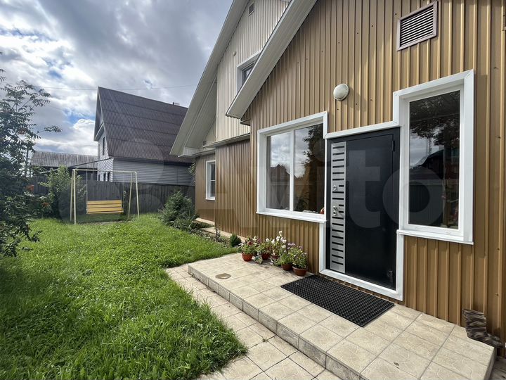 Коттедж 196,2 м² на участке 12,5 сот.