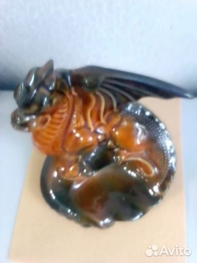 Старинная статуэтка из фарфора-дракон