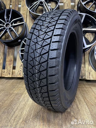 Bridgestone Blizzak DM-V2 215/65 R16 98S