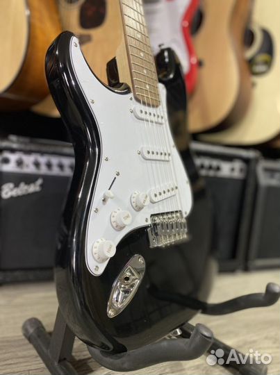 Caraya E200LF-BK для левши электрогитара