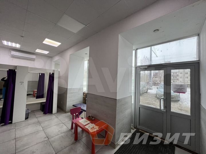 Торговая площадь 76м² на 116 км с витражными окнам