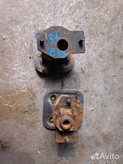 Кронштейн заднего усилителя BMW E60