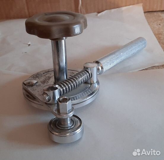 Прибор для закрутки банок консервных СССР