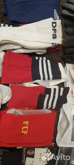 Гетры и перчатки футбольные