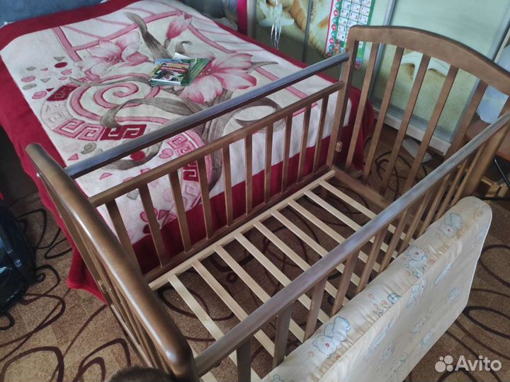 Детская кроватка