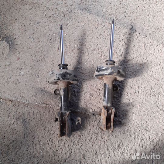 Стойка амортизатора передния хонда CRV