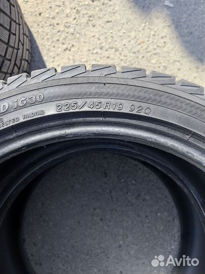 Yokohama Ice Guard IG30 225/45 R19 и 245/40 R19 94Q