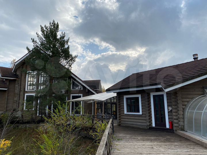 Дом 522 м² на участке 1,56 га