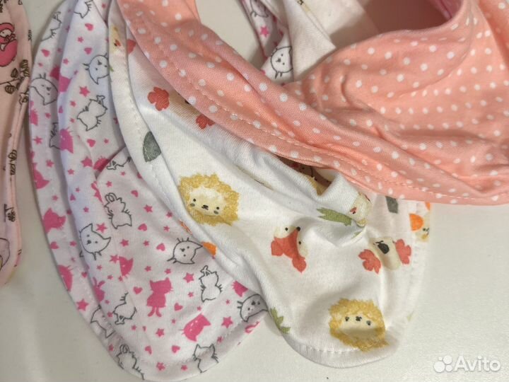 Комплект детских нагрудничков новые