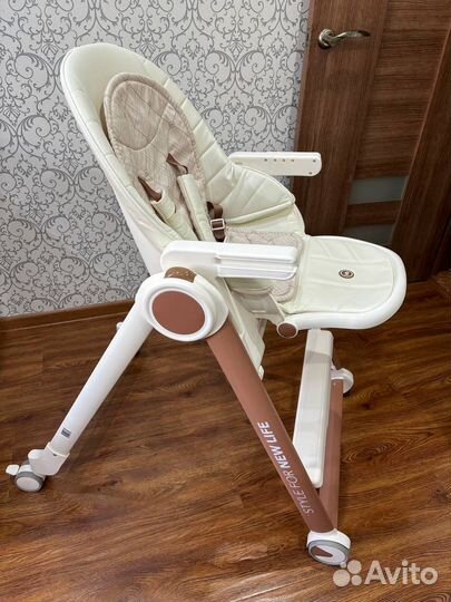 Стульчик для кормления Happy Baby berny V2 Milk