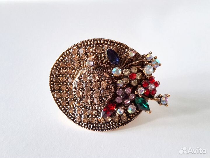 Брошь шляпка