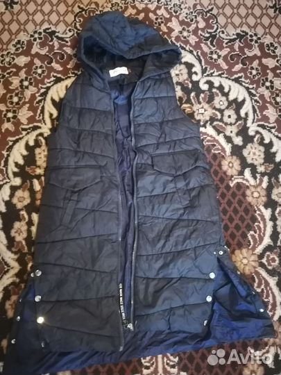 Жилетка женская утепленная длинная