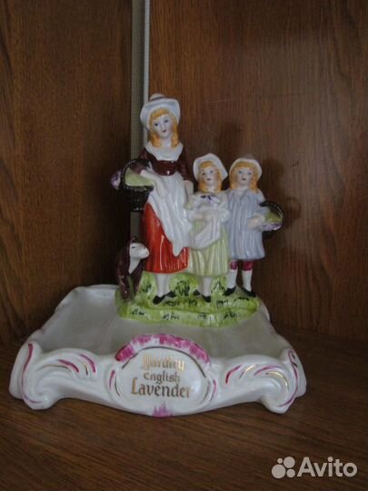 Статуэтка Мама с девочками Девочка со скакалкой