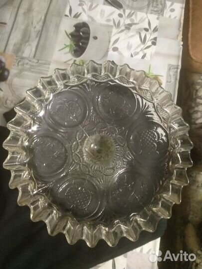 Ваза для фруктов на ножке