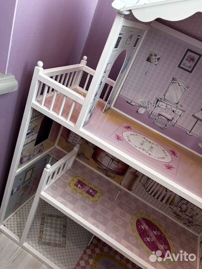 Большой кукольный домик