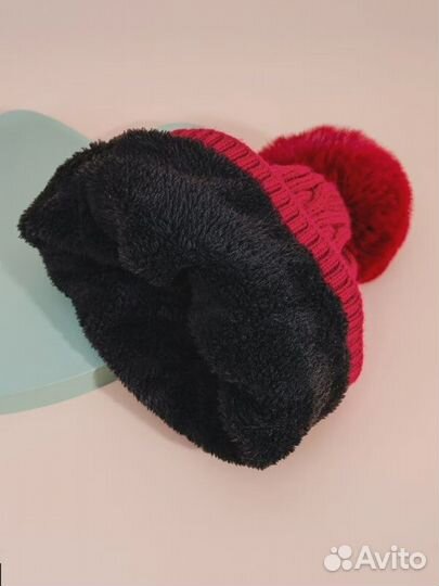 Новая зимняя красная шапка