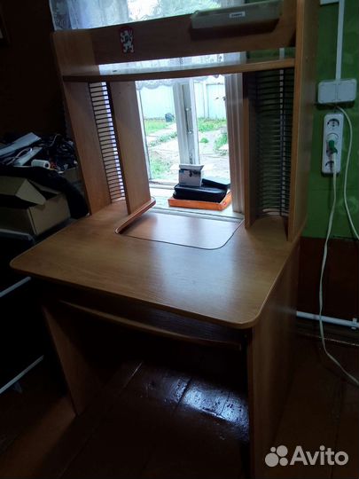 Компьютерный стол