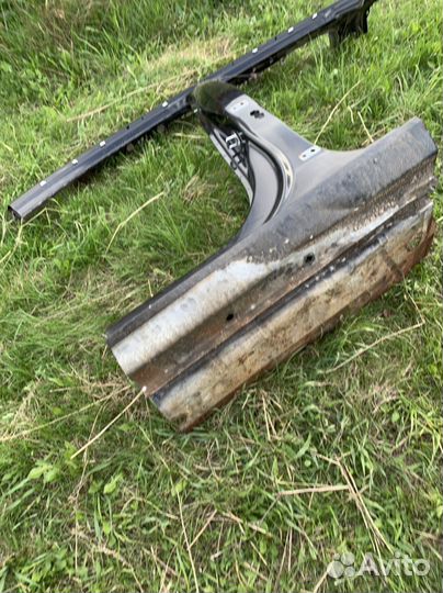 Левая средняя стойка кузова audi a4 b8