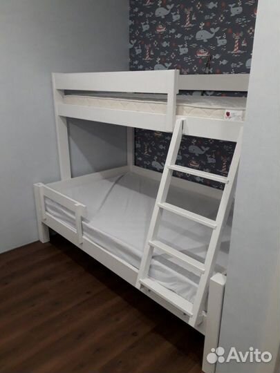 Двухъярусная кровать