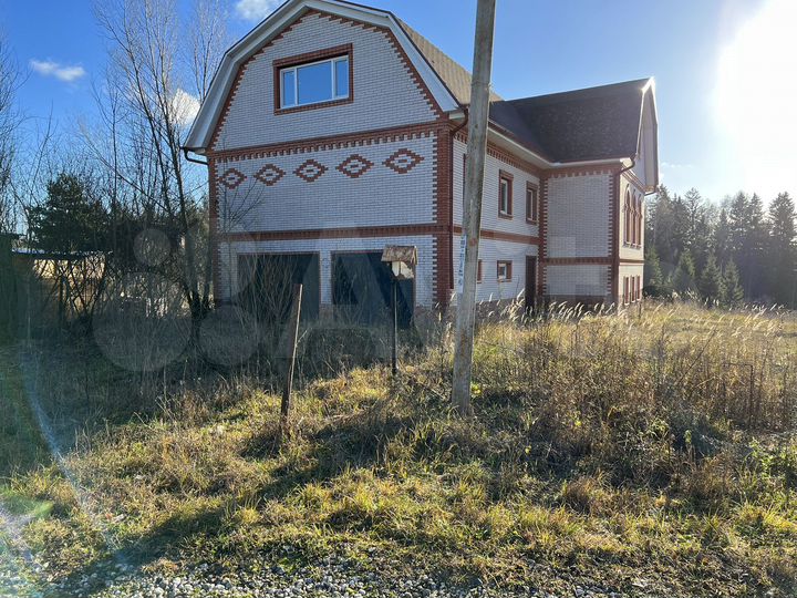 Дом 370 м² на участке 32 сот.