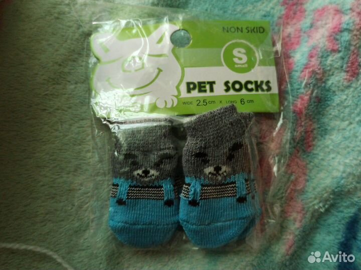 Комбинезон, носочки и кепка для собаки