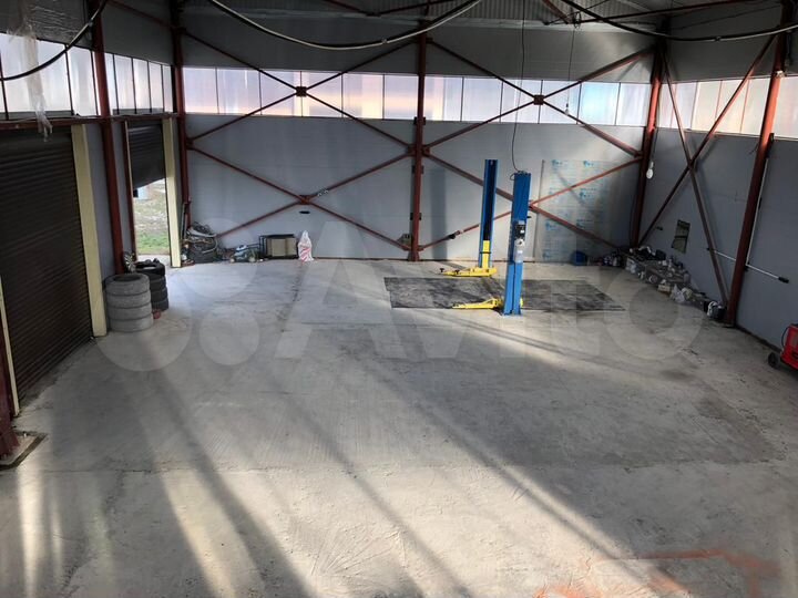 Гараж (ангар) 326 квадратов на 17 сотках земли