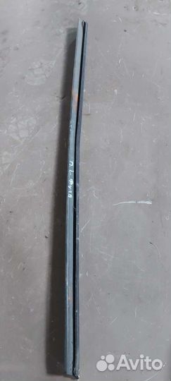 Молдинг стекла передняя левая на Nissan fuga