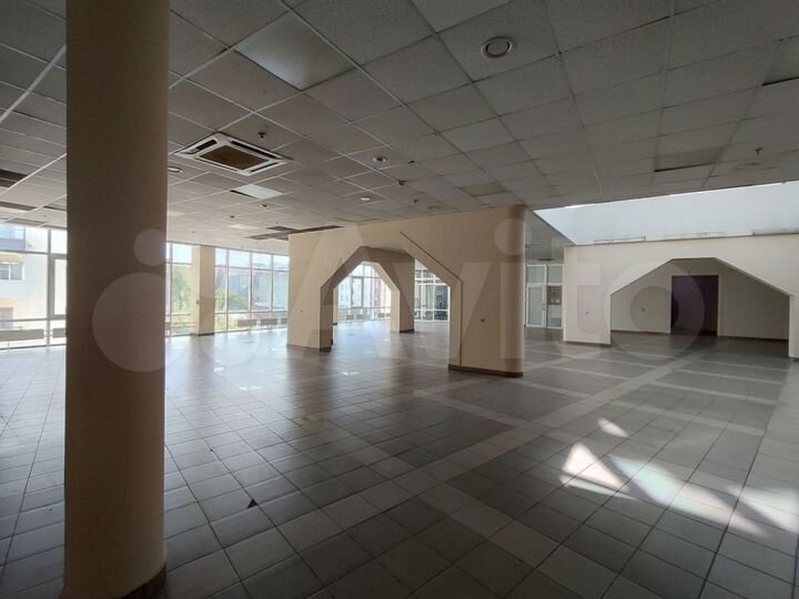 Сдам торговое помещение, 530 м²