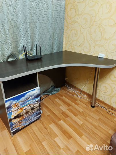 Продам компьютерный стол