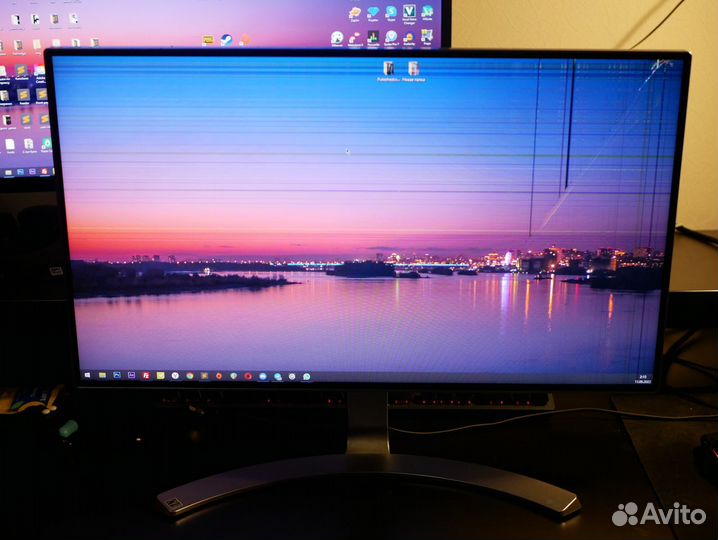 Монитор LG 24MP88HV-S белый, битый