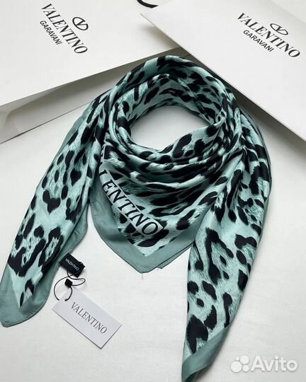 Платок valentino