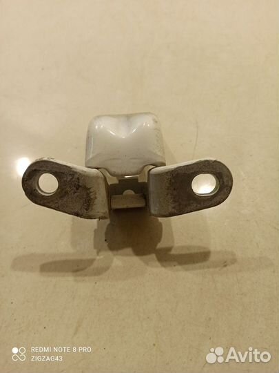 Петля двери (передняя, правая, нижняя) (Kia K5)