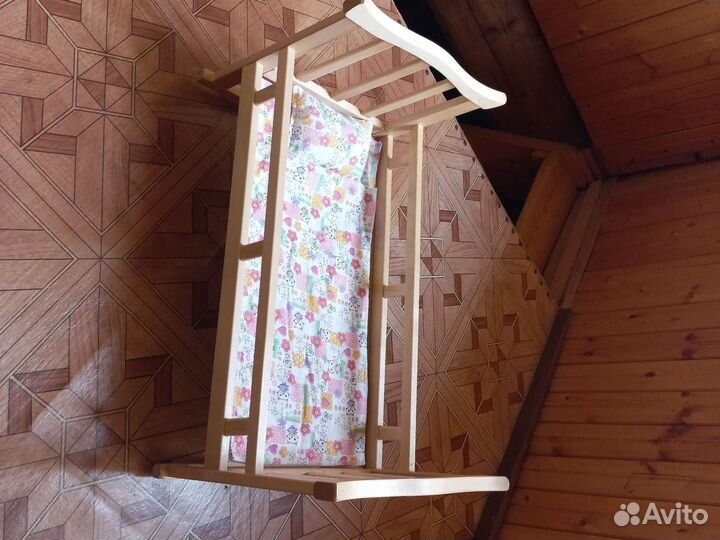 Деревянная кроватка для кукол