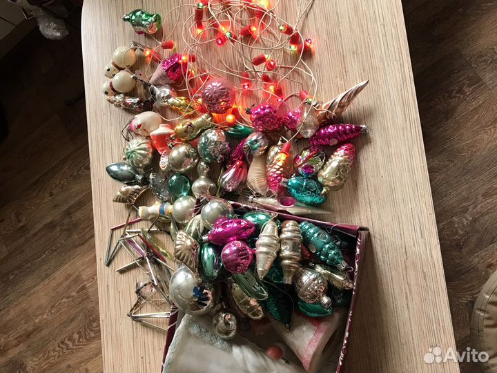 Игрушки и гирлянда ёлочные