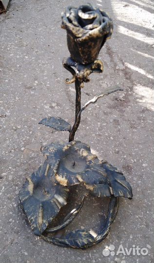 Кованная роза подсвечник