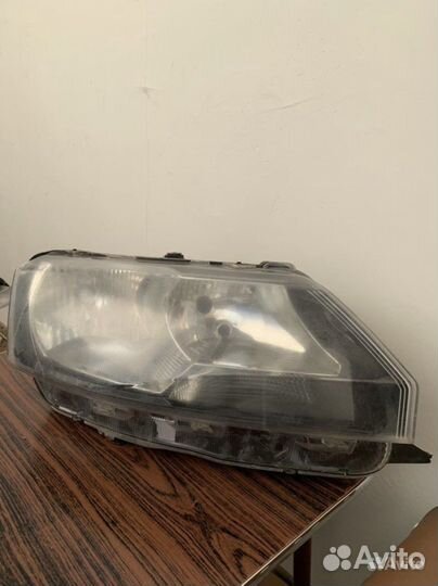 Фара Skoda rapid