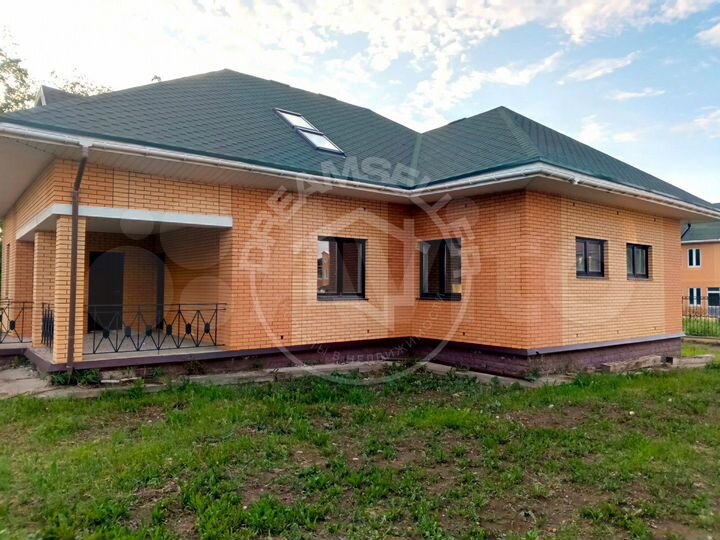 Коттедж 215 м² на участке 15 сот.