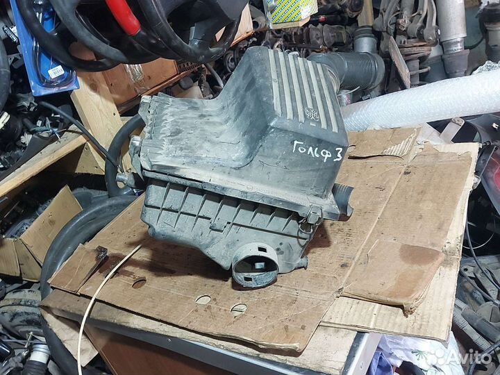 Корпус воздушного фильтра Volkswagen Golf 3