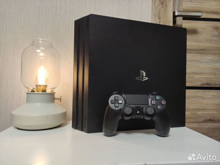 Sony PS4 Pro 1Tb 3 ревизия. 2 геймпада