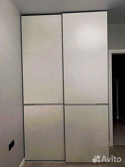 Шкаф с зеркалом