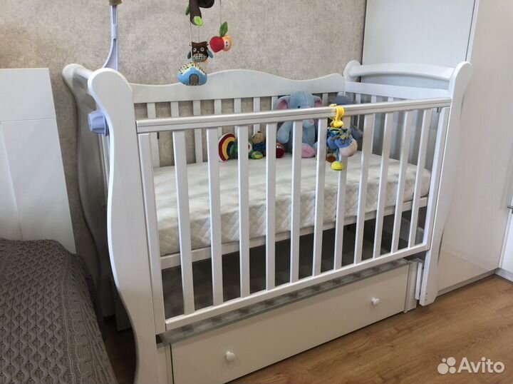 Кроватка детская деревянная
