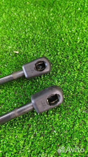 Амортизаторы капота пара Volvo Xc90 B5254T2 2006