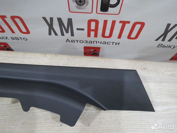 Обшивка стойки задняя правая Toyota Corolla 150