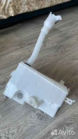 Бачок омывателя Lexus LX / Land Cruser 100