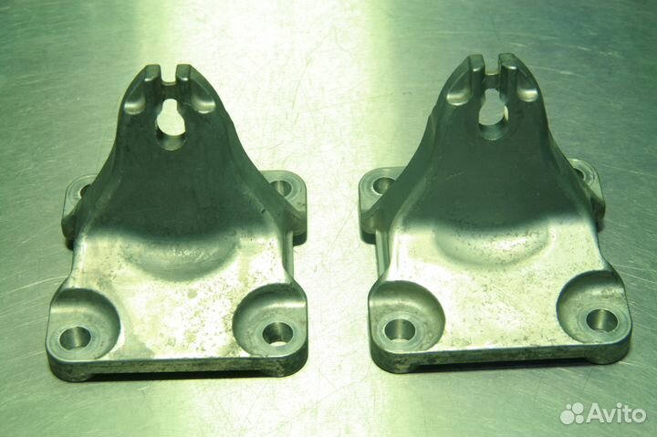 Уши крепления кпп Nissan GTR35