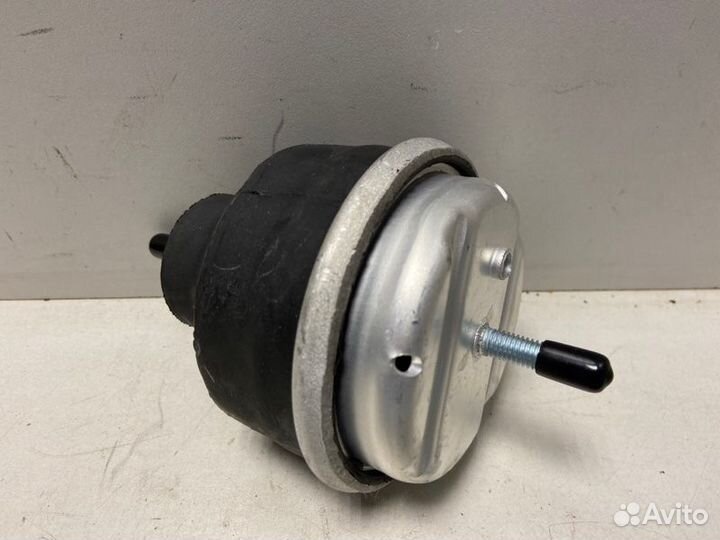 Опора двигателя Volkswagen Passat B5 1996-2000