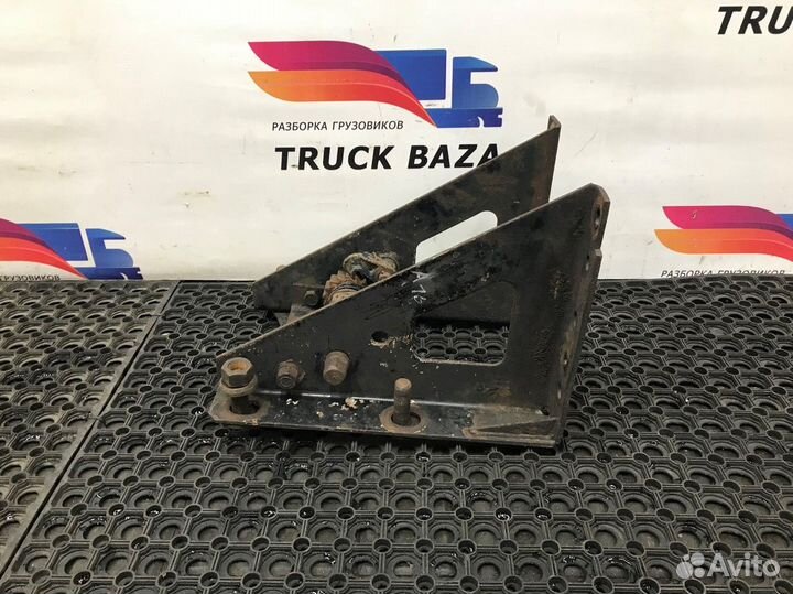 Кронштейн запасного колеса