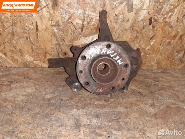 Кулак передний левый Renault Megane 3